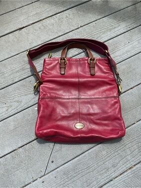 FOSSIL RED LEATHER LARGE EXPLORER Fold Over Crossbody/ Hand held